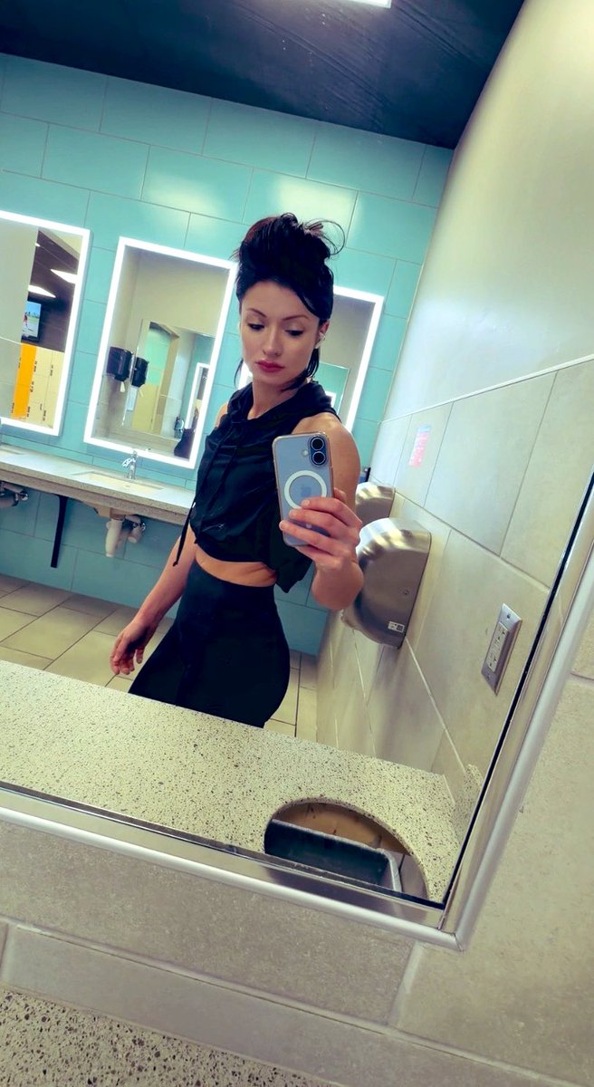 Whitney Grenaway tweet media