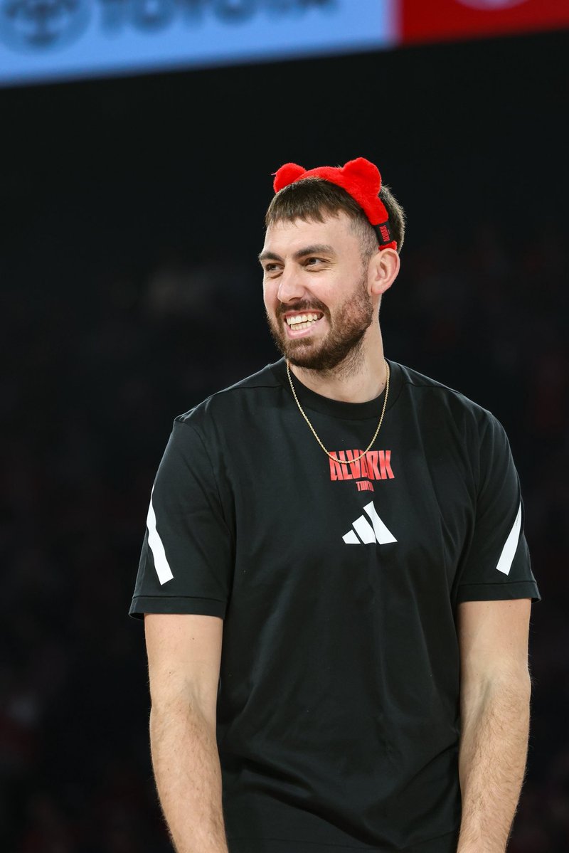 ふぁるこん tweet media