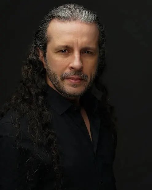 Mordecai karakterini seslendiren kişinin aynı zamanda dizinin yaratıcısı J.G. Quintel olduğunu biliyor muydunuz?