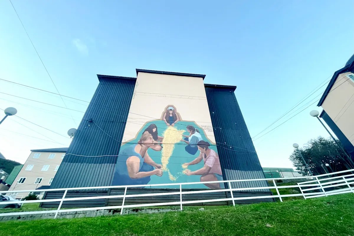 Ushuaia suma arte urbano y se consolida como "Ciudad de Murales" pintamagazine.com/viajes/ushuaia…