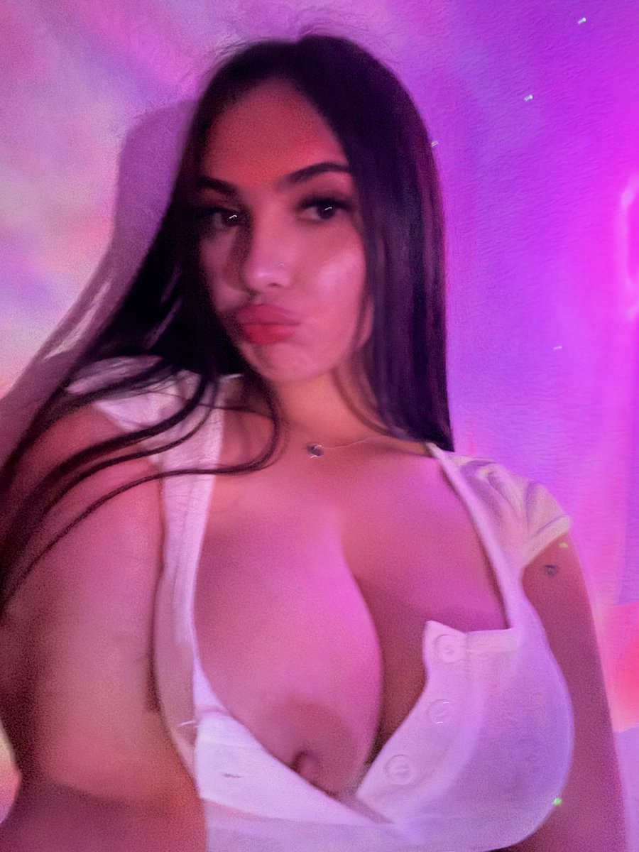 emi 💘 tweet media