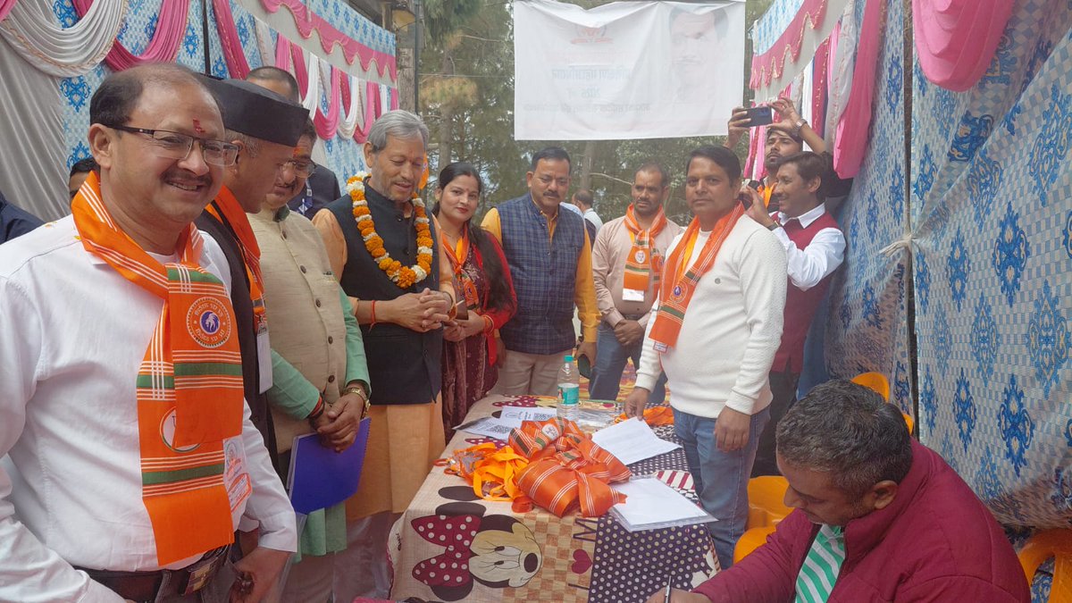 Tirath Singh Rawat (मोदी का परिवार) tweet media