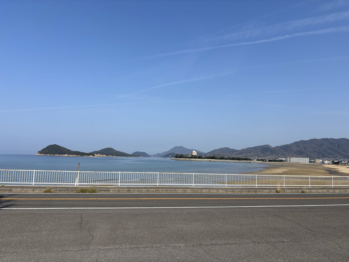 Ryota03273's tweet photo. 今週から仁尾で仕事。海の前の家って憧れです。あと1カ月遅かったらイカや鰆が狙えそうでした😂 https://t.co/2QebCffTdL