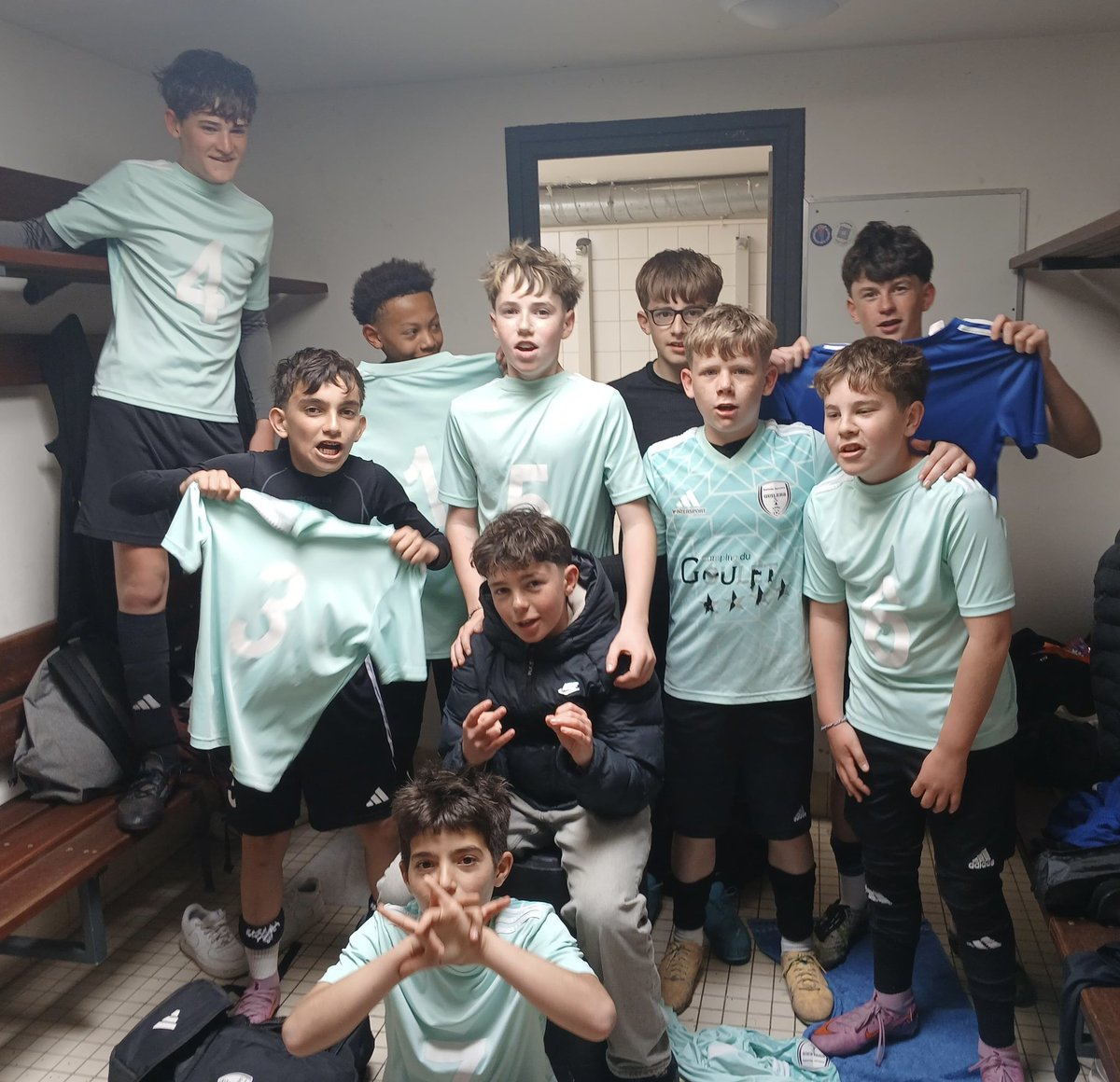 AS GUILERS tweet media