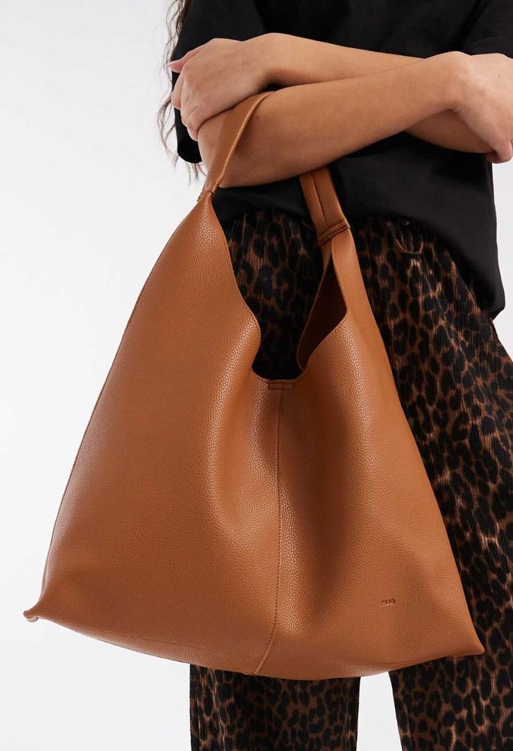 urielsfinds's tweet photo. ⭐ PASQ
A-Line soft panelled shoulder bag

🛍️ Price is ₦ 65,000

💬 DM me to get started!  
🔁 Like, retweet, and follow for more style tips and exclusive finds

PS: Displayed price is exclusive of shipping and subject to current exchange rate at the time of purchase. https://t.co/wMznwTV5sk