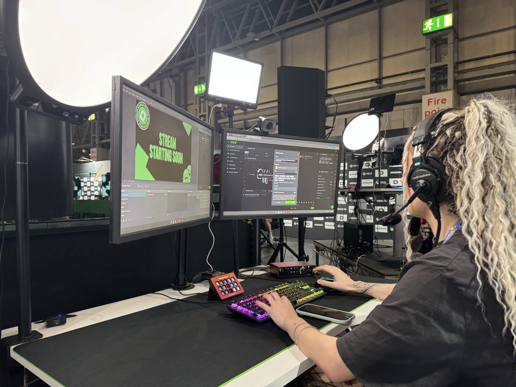 Anisa 🌸 tweet media