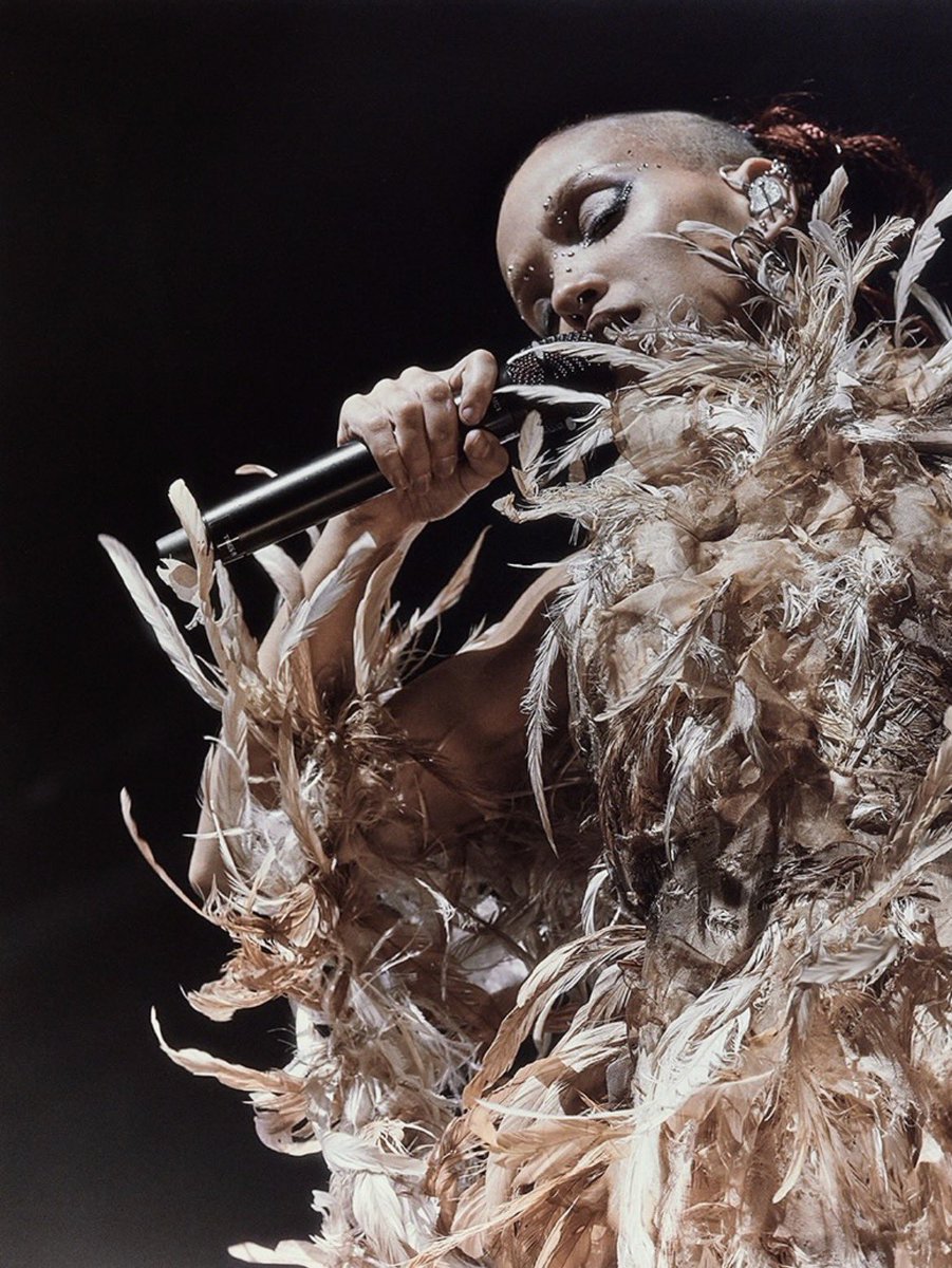 Info FKA Twigs tweet media