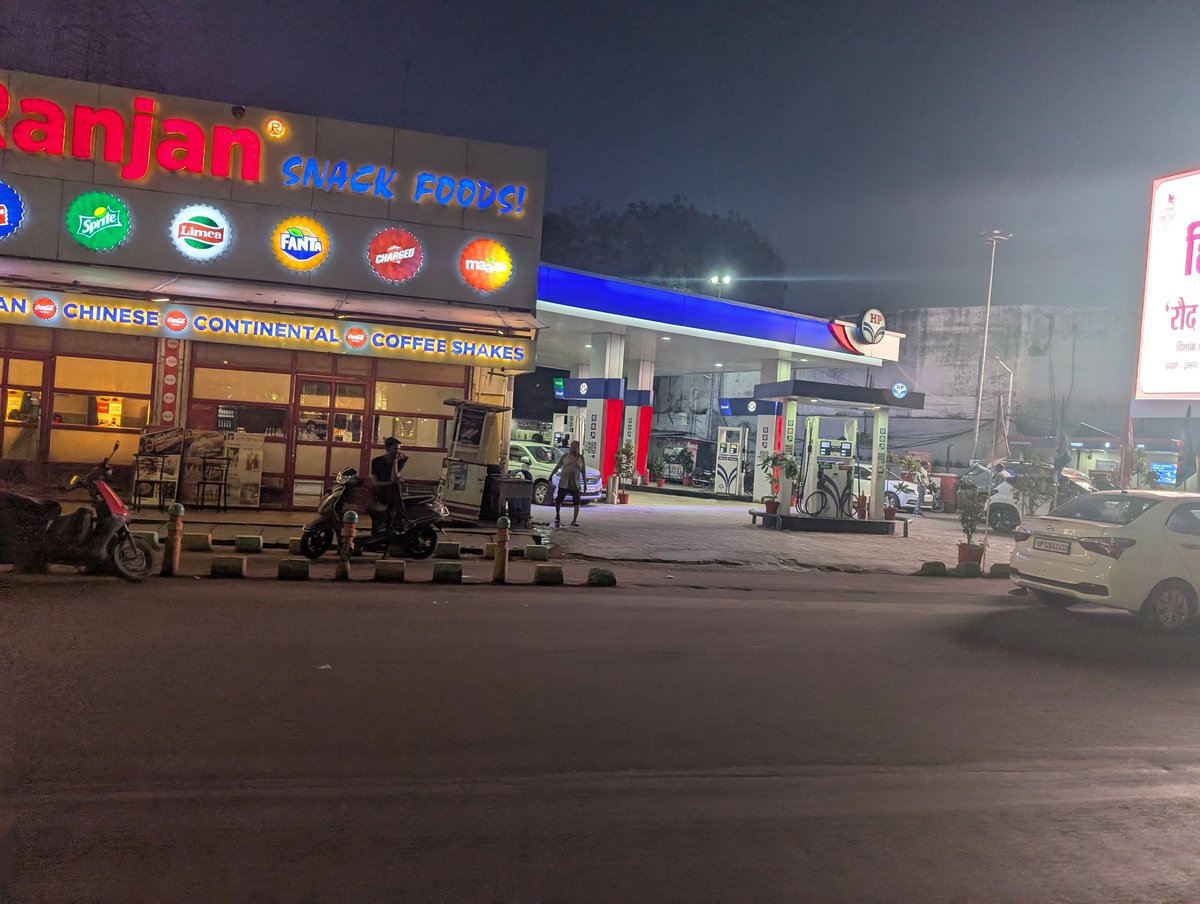 hrajpandit's tweet photo. Almost all petrol pumps are empty in Lucknow ! there is no crowd anywhere, the agenda of the opposition has failed!
This is New India ! 
#ViksitBharat #BJP @BJP4India @BJP4UP @Geetashloks https://t.co/OpWTxmh11x