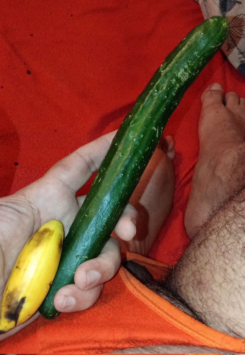 aasj57's tweet photo. The yellow 1  is called " Pisang Kampung  (village Banana)" , 
Does the green 1 be called " City Cucumber"? 
What cheap ones called? They look like village  bananas, without its fruity tasty sweetness, only few inches Bigger but almost as tasteless as City  bananas. https://t.co/pm2cFSdk1j