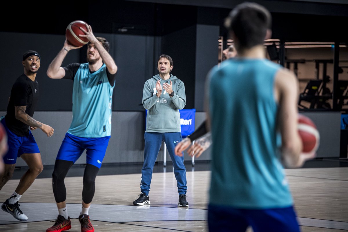 TofasSporKulubu's tweet image. 📸 l Anadolu Efes karşılaşması için hazırlıklarımızı tamamladık #WeStayTOGETHER 🔵🟢 #BirlikteZaferlere

🏆 #BSL 24. Hafta
🗓️ 29.03.2026 - Pazar ⏰ 15.30
📍 Turkcell Basketbol Gelişim Merkezi