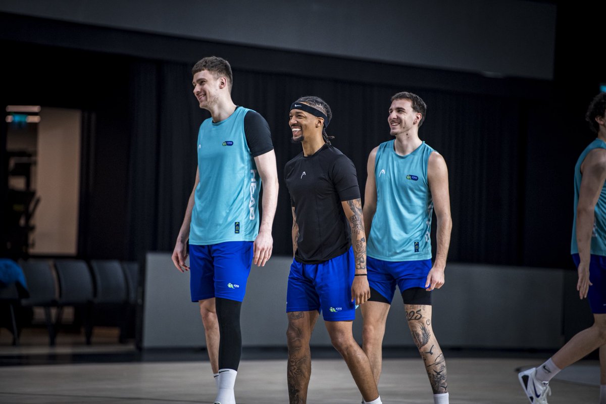 TofasSporKulubu's tweet image. 📸 l Anadolu Efes karşılaşması için hazırlıklarımızı tamamladık #WeStayTOGETHER 🔵🟢 #BirlikteZaferlere

🏆 #BSL 24. Hafta
🗓️ 29.03.2026 - Pazar ⏰ 15.30
📍 Turkcell Basketbol Gelişim Merkezi