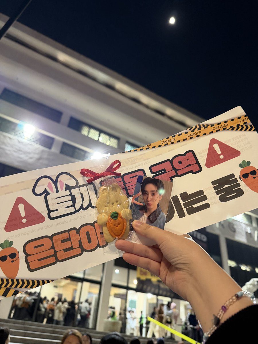 🌙💙 tweet media