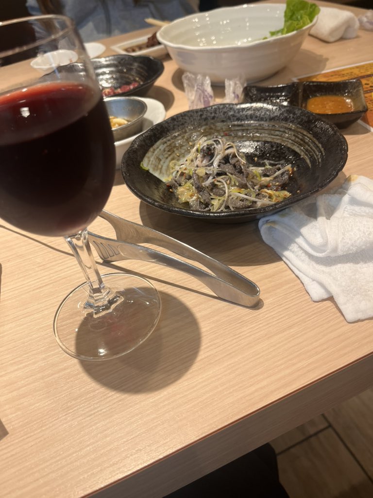 にゃるるサーシャ tweet media