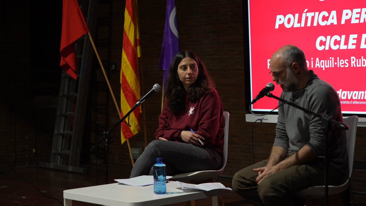 🗣️ Avui hem explicat proposta política a al Micalet de València 

“Necessitem una proposta estratègica de ruptura, i per nosaltres és clara: independència dels països catalans, socialisme i feminisme"

Seguim compartint, debatent i practicant  unitat d’acció #UnPasEndavant