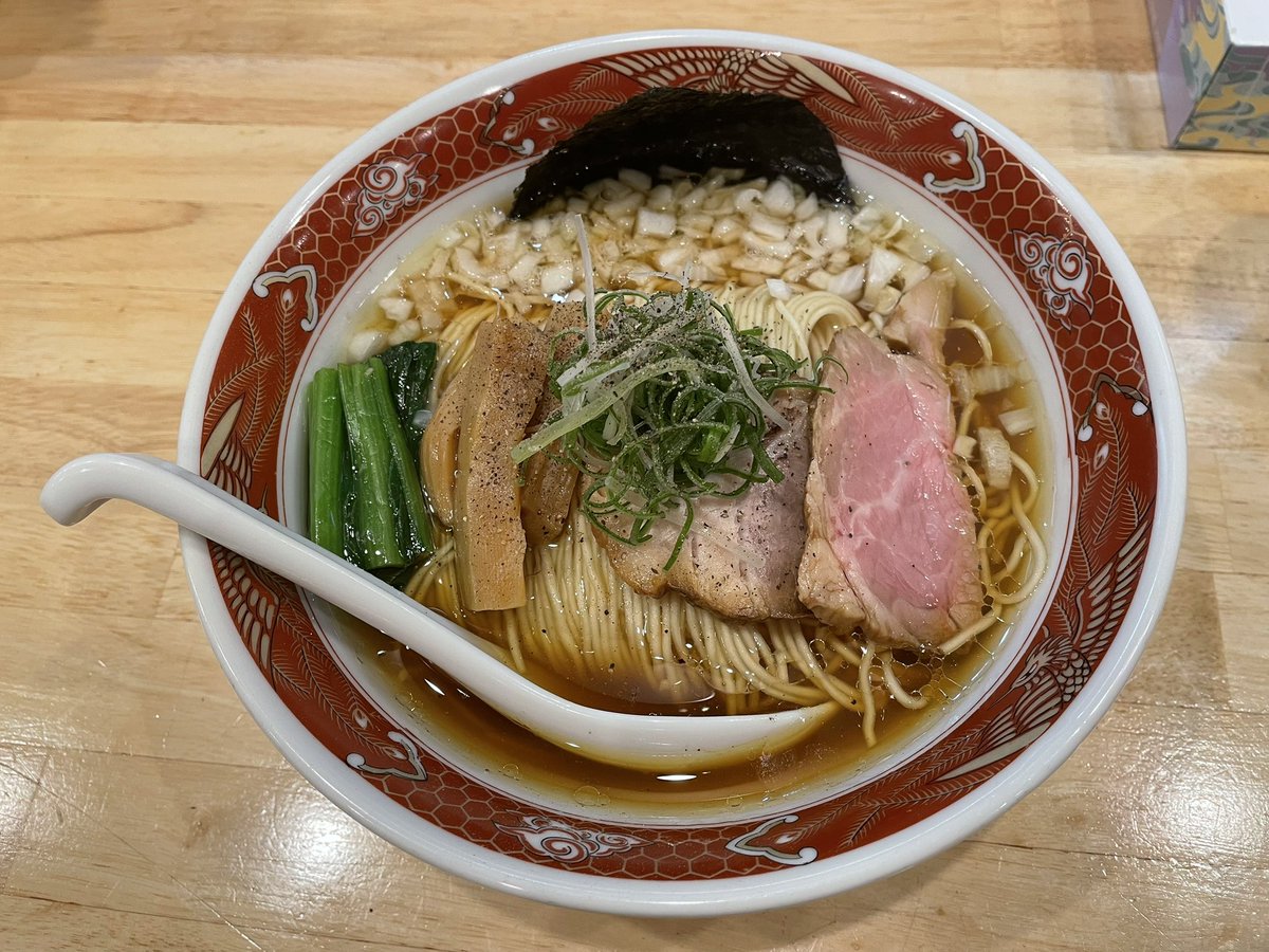 tsumutteryu's tweet photo. 龍ノ谷🍜
●八王子らーめん 麺大盛り
●煮干し和え玉×2(醤油、塩)

あんまり大々的に言うことはなかったけど
ここの限定の中でも八王子らーめんが大好き！！レギュラーの醤油とはまた違う絶妙にオイリーなスープがクセになる。
小山さん今日もごちそうさま🍎 https://t.co/5H5VGZpZ2m