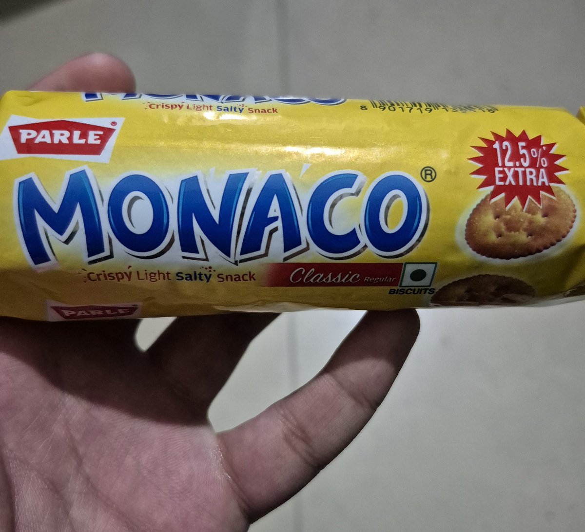 Arnav_Arora_'s tweet photo. Scam! Scam! Scam!
@FSSAIIndia @jagograhakjago
@officialparleg
🚨 Misleading pricing !
Parle Monaco pack shows ₹10 on front but revised MRP ₹9 on side 🤯
Two prices on same product = confusion &amp; unfair practice
Please take strict action.
#Misleading #MRP #ConsumerRights #India https://t.co/iS6r0Ph25n
