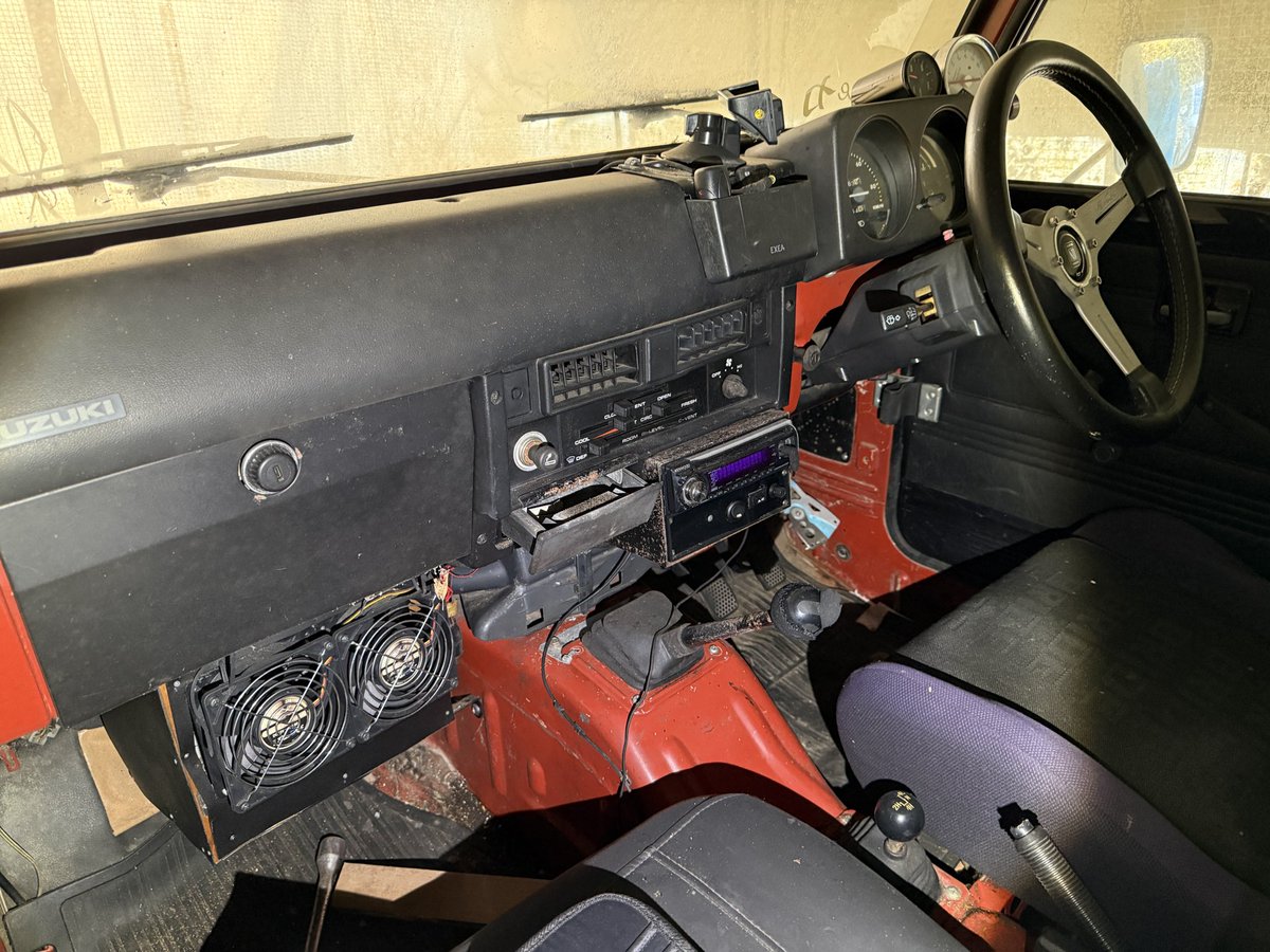 ともひろ tweet media