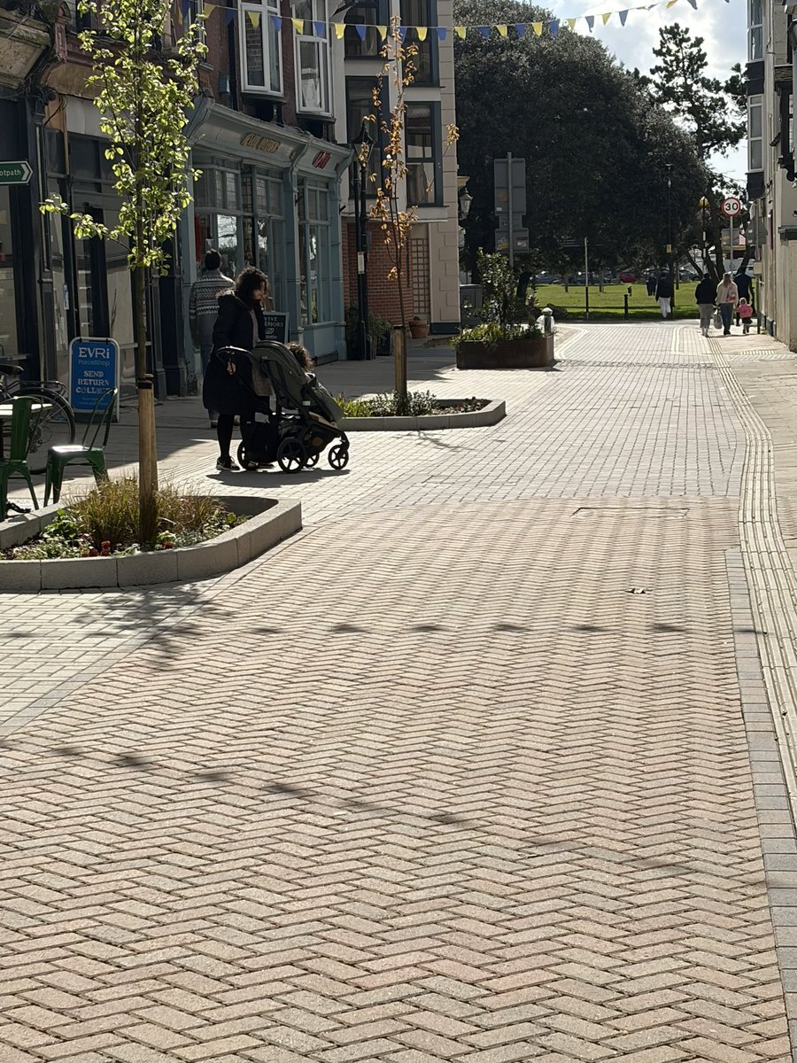 Aaron Bastani tweet media