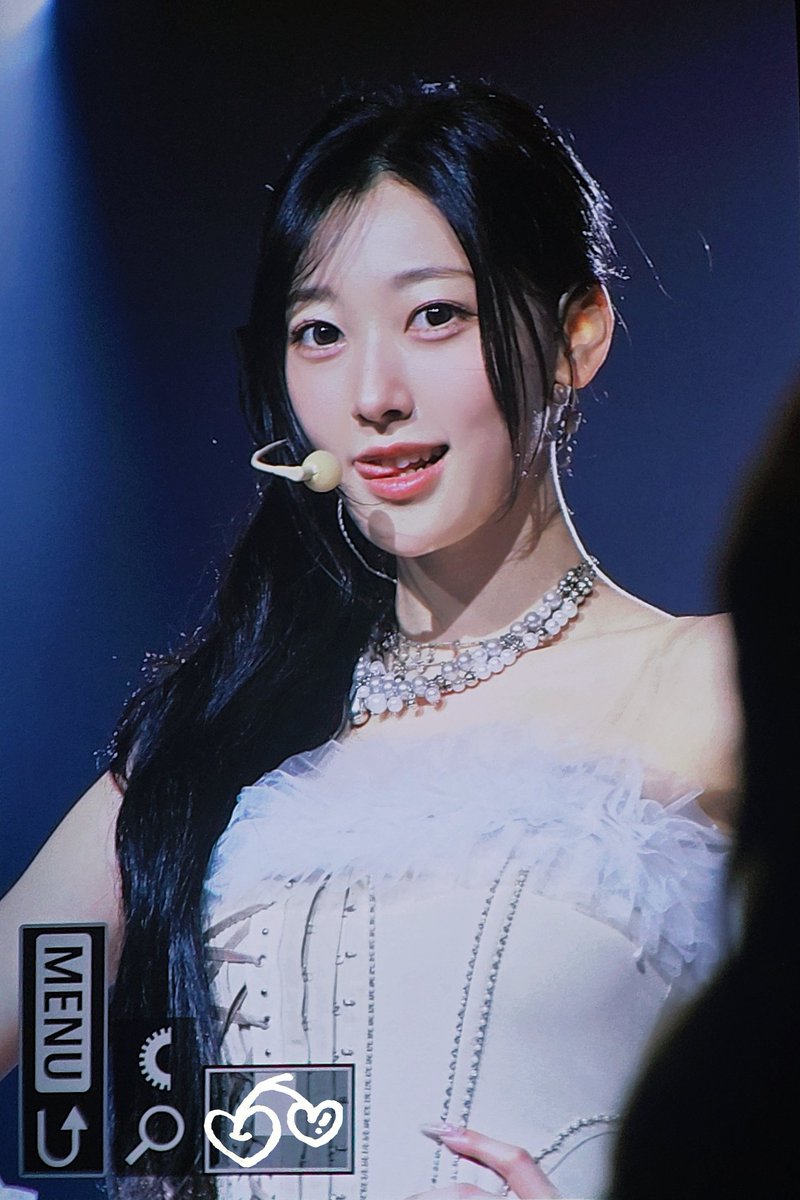 𝑪𝒉𝒆𝒓𝒓𝒚 𝒊𝒏 𝒕𝒉𝒆 𝑪𝒉𝒐𝒆𝒓𝒓𝒚 🍒 tweet media