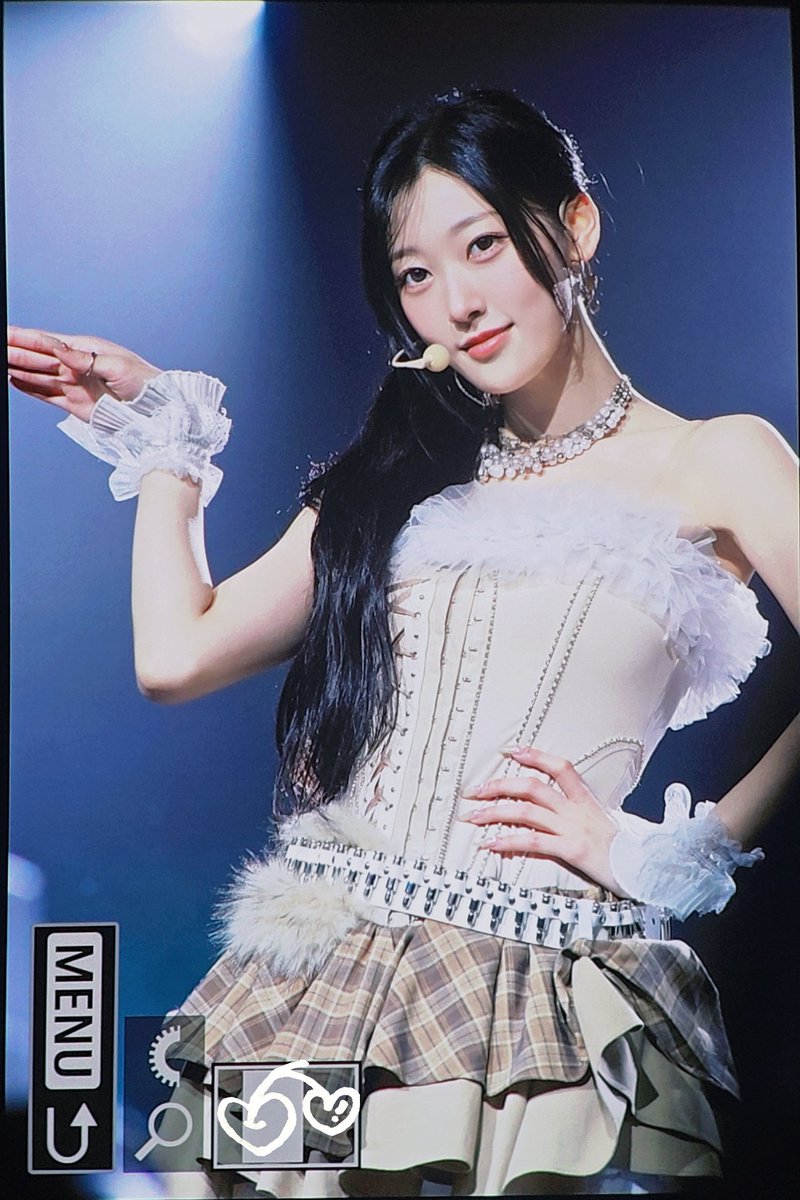 𝑪𝒉𝒆𝒓𝒓𝒚 𝒊𝒏 𝒕𝒉𝒆 𝑪𝒉𝒐𝒆𝒓𝒓𝒚 🍒 tweet media