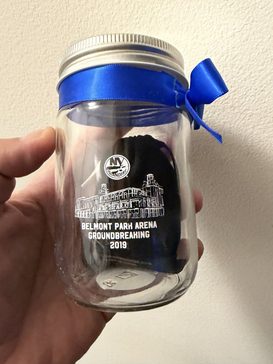 EmpireState21's tweet image. Uggghh, of all the days to be home sick 🤧 
I was looking forward to today’s game to get my replica @Mets WS Ring. Lost the one I got when I was a kid. Would’ve looked nice next to my @NYIslanders replica ring.

#LetsGoMets!