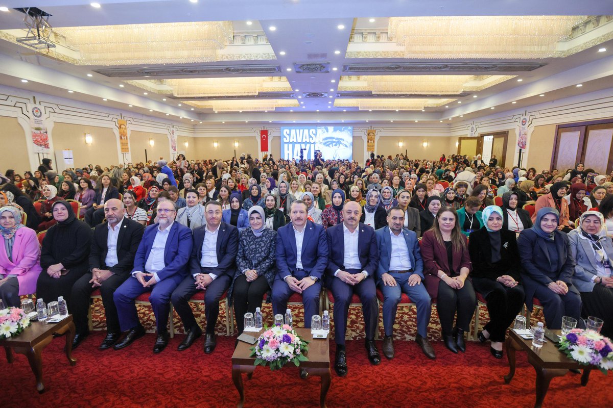 Sdka_Aydin's tweet photo. Eğitim-Bir-Sen Kadın Komisyonu 9. Türkiye Buluşmamızı büyük bir coşku ile gerçekleştiriyoruz..

Anadolu’nun dört bir yanından gelen yüzlerce kadın liderimizle kucaklaşmak;
sorumluluğumuzu paylaşmak,
istikametimizi güçlendirmek,
yürüyüşümüzü büyütmek için bir aradayız..

İYİ Kİ EĞİTİM BİR SEN VAR!..

#ÖrgütlüKadınGüçlüToplum 
#1000SendikacıKadınLider