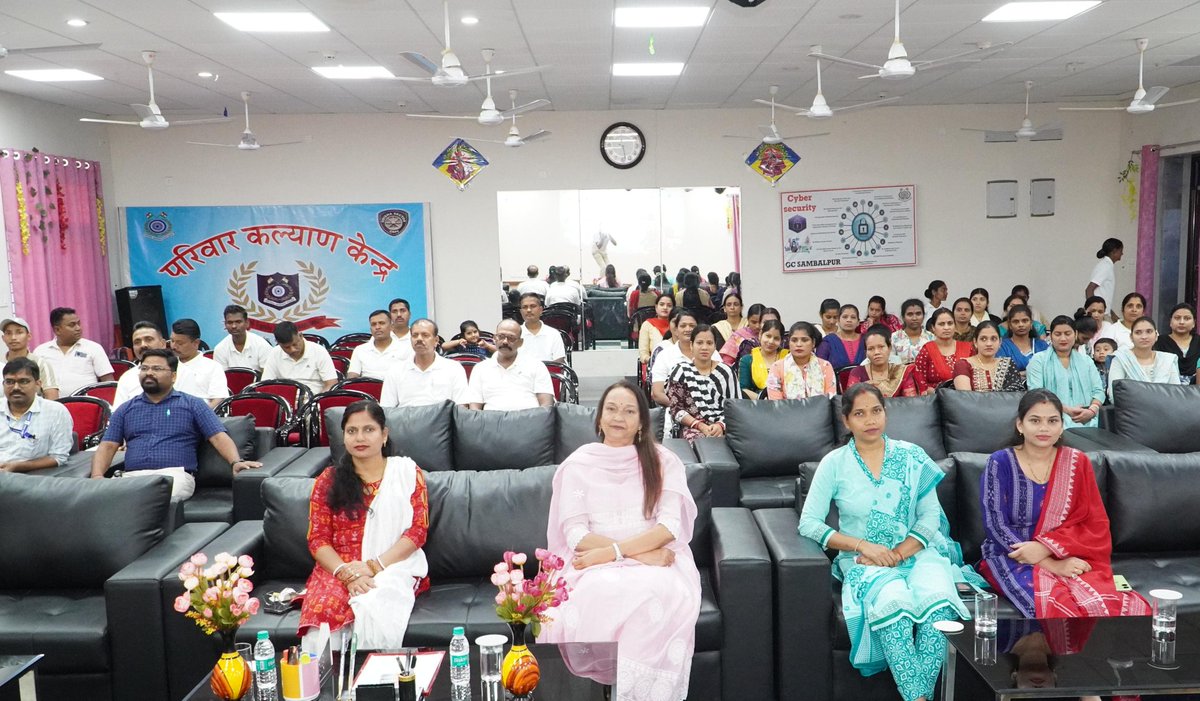 rcwasbp's tweet photo. Today, a lecture was organized regarding the prevention and control of TB and kidney diseases, during which two specialist doctors from VIMSAR Burla provided information on the subject, Jawan and their families participated enthusiastically .
@cwacrpf 
@CRPF_Odisha
@gccrpfsbp https://t.co/poo2TzjerX