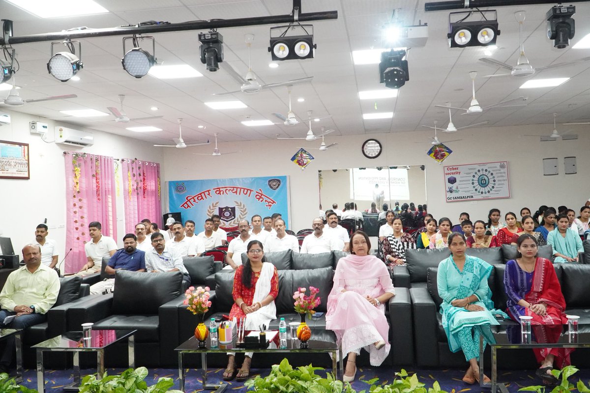 rcwasbp's tweet photo. Today, a lecture was organized regarding the prevention and control of TB and kidney diseases, during which two specialist doctors from VIMSAR Burla provided information on the subject, Jawan and their families participated enthusiastically .
@cwacrpf 
@CRPF_Odisha
@gccrpfsbp https://t.co/poo2TzjerX