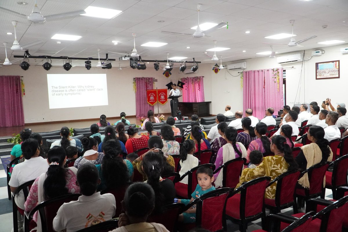rcwasbp's tweet photo. Today, a lecture was organized regarding the prevention and control of TB and kidney diseases, during which two specialist doctors from VIMSAR Burla provided information on the subject, Jawan and their families participated enthusiastically .
@cwacrpf 
@CRPF_Odisha
@gccrpfsbp https://t.co/poo2TzjerX