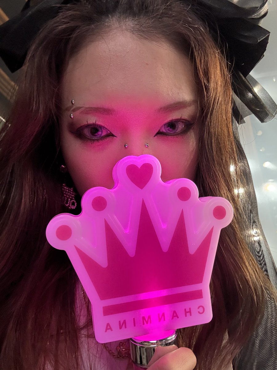 chanmoeri0122's tweet photo. 𝐀𝐎𝐃𝟒 𝟐𝟎𝟐𝟔.𝟎𝟑.𝟐𝟓
とにかく凄かった🥹✨
コンセプトに沿った演出🔥
ライブならではのアレンジ🎤💞
そして4人の美奈ちゃんのビジュ❕
終始鳥肌と震えが止まらなかった🫨
そして今回の参戦服は2018年からずっと
真似したいと思ってた練馬Tシャツ✨
本当に楽しかったな美奈ちゃんありがとう😭 https://t.co/oDrxPI391H