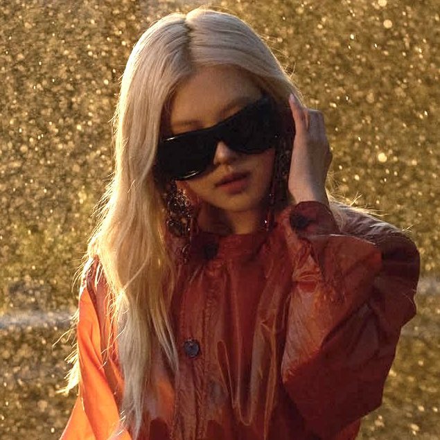 ROSÉ remains the most awarded female K-pop soloist in history (+140 physical trophies).

*not counting instagram awards, magazine awards and twitter polls*