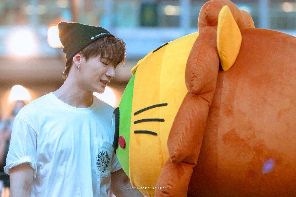 *s i n e e z* tweet media