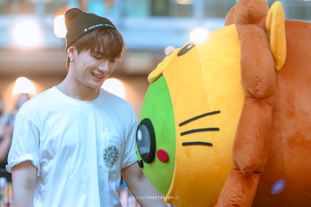 *s i n e e z* tweet media