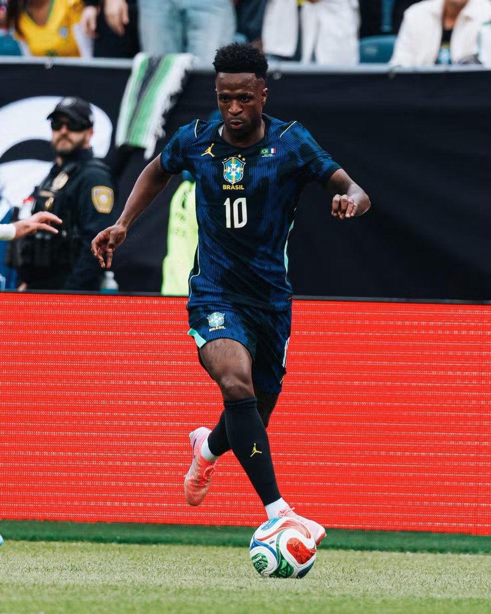 LIBERTA DEPRE tweet media