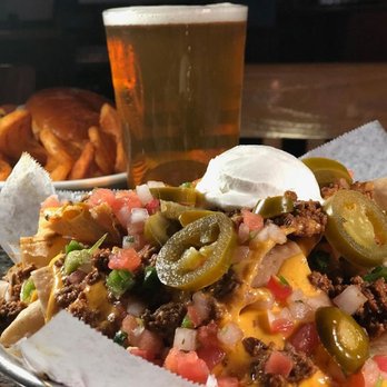 hamiltons_pub's tweet photo. Good food, strong drinks, better company! Stop in any Saturday for these great specials: 
$5 Long Islands
$5 Bombs (sorry, no car bombs)
$3 Miller/Bud Drafts
$4 Craft Drafts 

#hamiltonslemont #welovelemont https://t.co/0M3ctC9RsU