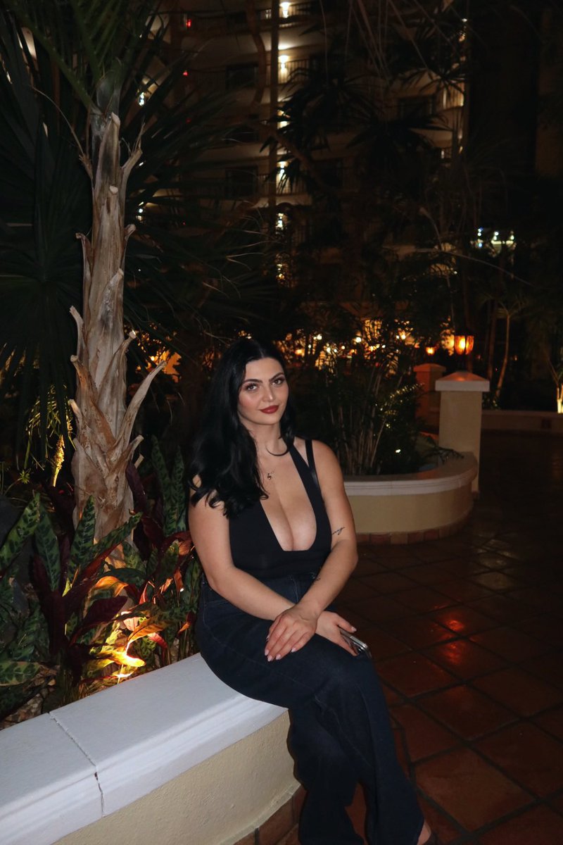 Charli ✨ tweet media