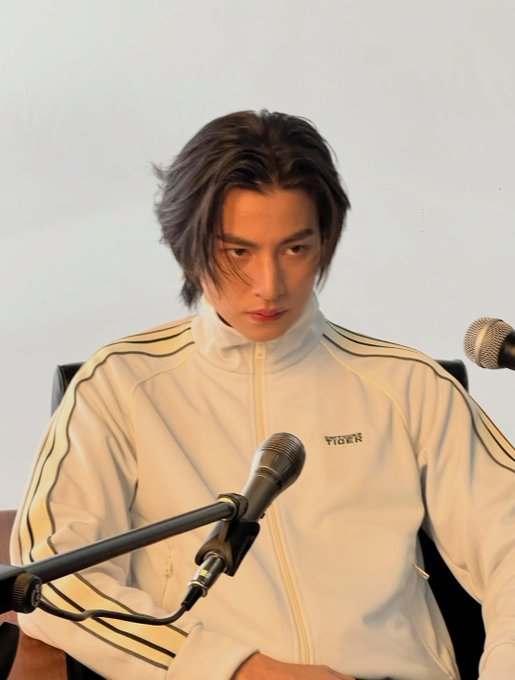 SandyC76159028's tweet photo. 👀😍That 🐯look... I'm shy
#OnitsukaTiger #DENIVITA
@OnitsukaTiger
GULF KANAWUT  
#GulfKanawut @gulfkanawut
#กลัฟคณาวุฒิ https://t.co/knTynvenhg