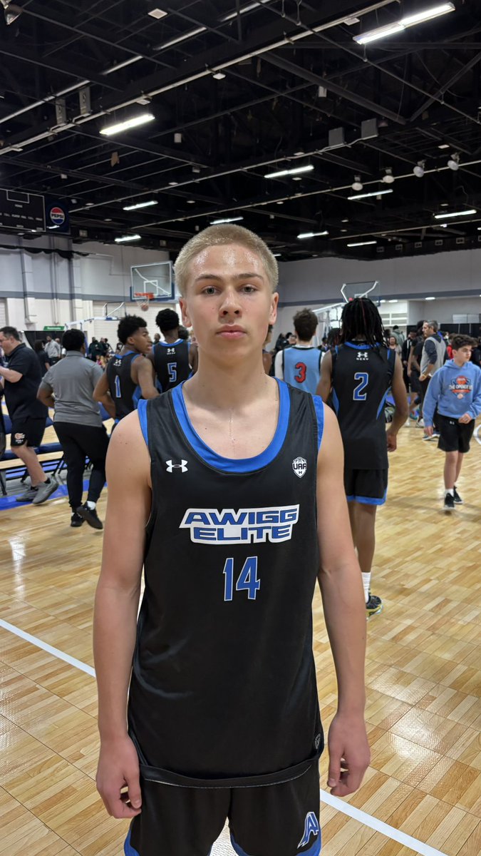 davis_mccarn's tweet photo. Jace Chavis was another guy who lit it up from deep this morning. A quick trigger and super high level footwork he can light you up in a hurry. Another guy who will definitely have college looks in the coming years https://t.co/pPP3K1tujQ