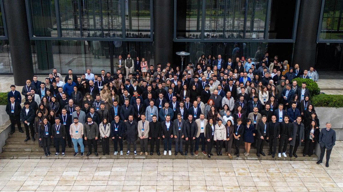 Aynı vizyon etrafında buluşan güçlü bir ekip. 🌟

Düzenlediğimiz iç bilgilendirme toplantısında bir araya gelerek hem mevcut süreçlerimizi değerlendirdik hem de önümüzdeki döneme dair yol haritamızı netleştirdik. 

#BTCBilişim #EkipÇalışması #OrtakHedef #KurumsalKültür #Teamwork