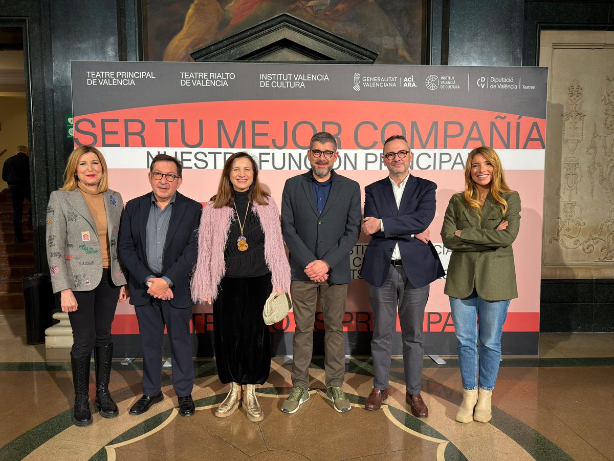 GVAcultura's tweet photo. La SA de Cultura, @martaalonsorod, acompañada por DG de Cultura, @tarrega7071, DG del @iseacv, @fani_blanch, DG del @GVAivc, Álvaro López Jamar, y Dtora. adjunta, María José Mora, asistieron al #DíaMundialdelTeatro, ayer en València, para el estreno Fuenteovejuna en el Principal https://t.co/5ekIpPwEhb