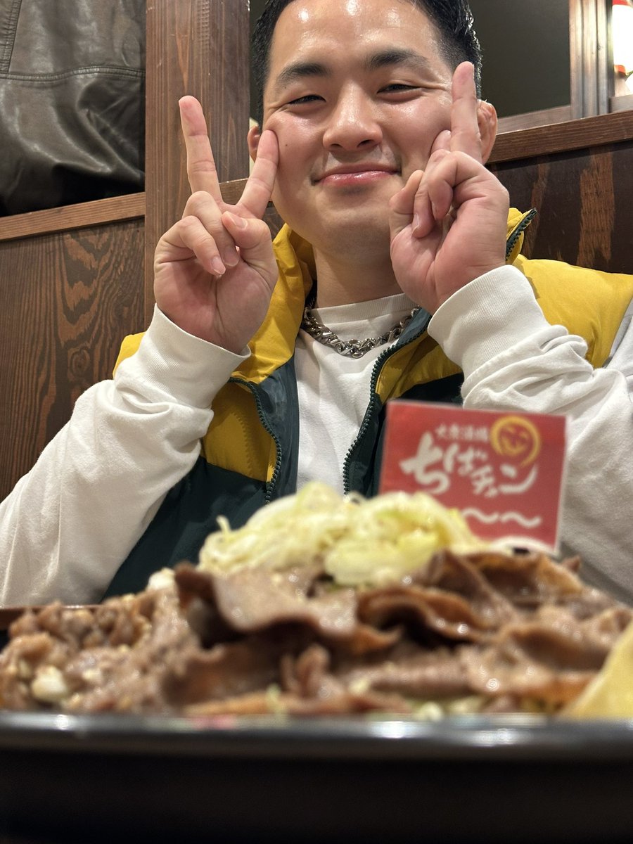 肉いっぱい来て嬉しそう