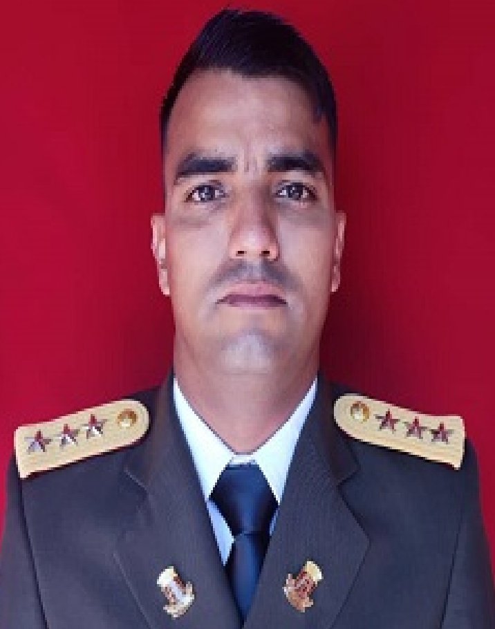 🚨¡ES UNO DE LOS TORTURADORES DEL RODEO I.!
📢Identificado el Capitán(GNB) LUIS EDUARDO SILVA RICO es uno q ejecuta torturas y tratos crueles contra presos políticos y militares. ¡Que el mundo entero conozca el rostro del verdugo q viola DDHH por órdenes superiores!
¡JUSTICIA! ⚖️