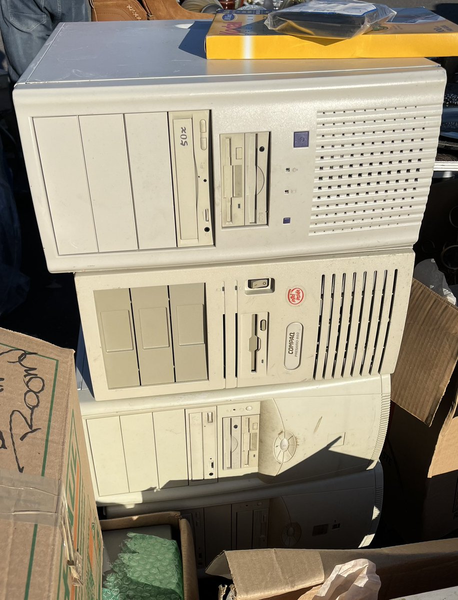 RetroFox tweet media