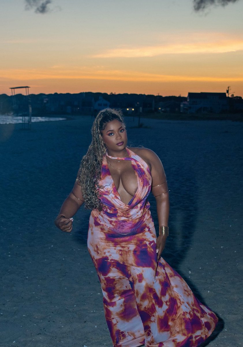 🇯🇲 That-Tiny-Thick-Chick tweet media