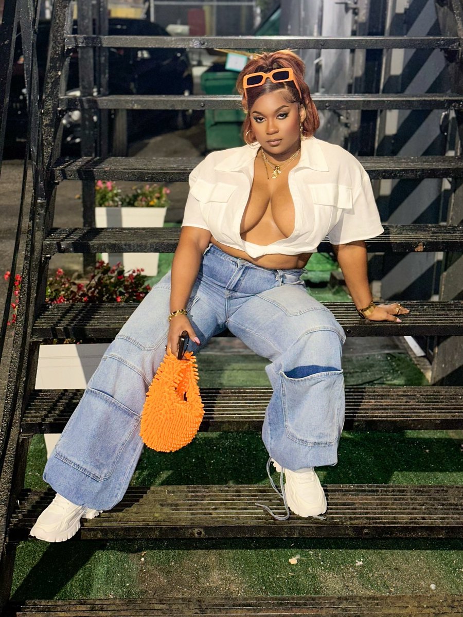 🇯🇲 That-Tiny-Thick-Chick tweet media