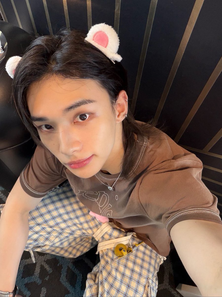 hyunjin pics tweet media