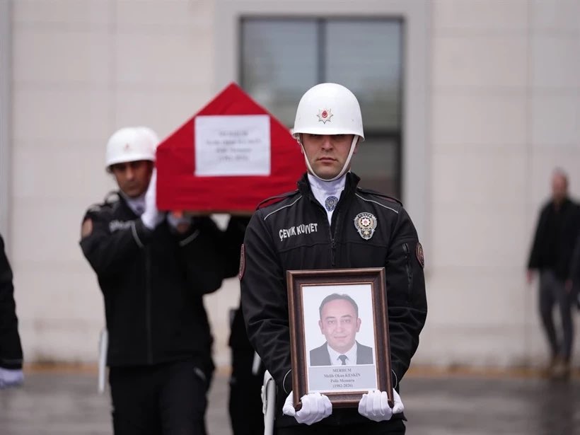 Ankara’da TÜVTÜRK istasyonunda saldırıya uğrayan polis memuru Melih Okan Keskin darp edildikten sonra hayatını kaybetmişti. Olaya ilişkin soruşturma tamamlandı.

Olayla ilgili 2’si tutuklu 4 şüpheli hakkında 14’er yıla kadar hapis istemiyle dava açıldı.

Adli Tıp raporuna göre