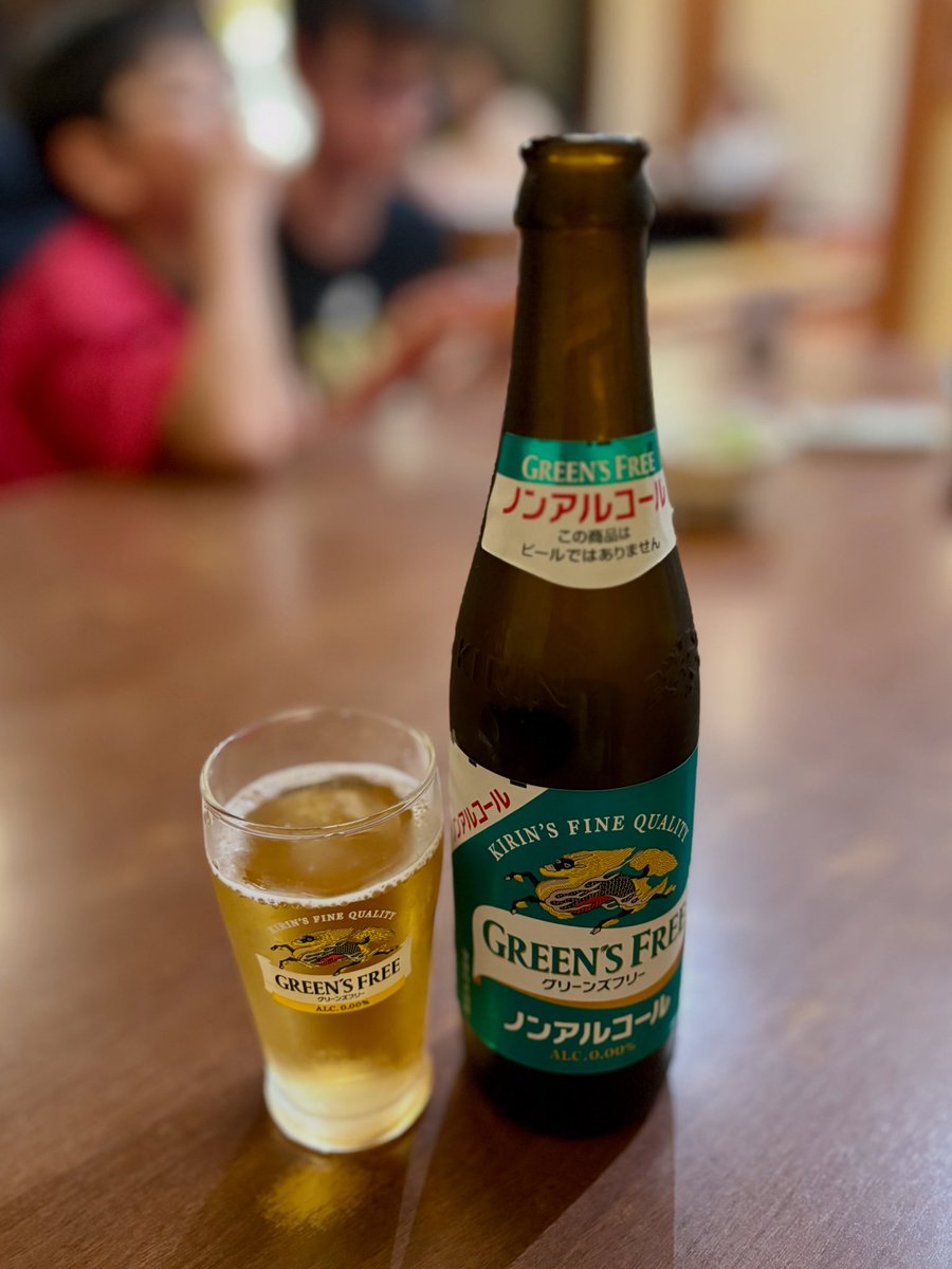 dokuroflower's tweet photo. 保育園卒園式が終わって家事やらお迎えやら忙しくしてたら、子どもたちから
「今日は温泉行かない？」
と声が上がり家族全員で近所のスーパー銭湯へ。
露天の湯船につかって強制的にOFFにされて、樹々や夜空を見上げて春の風を肌に感じたら色々とリセットできた。
やっぱ時には止まらないとダメだね！ https://t.co/NrSdb5mBat