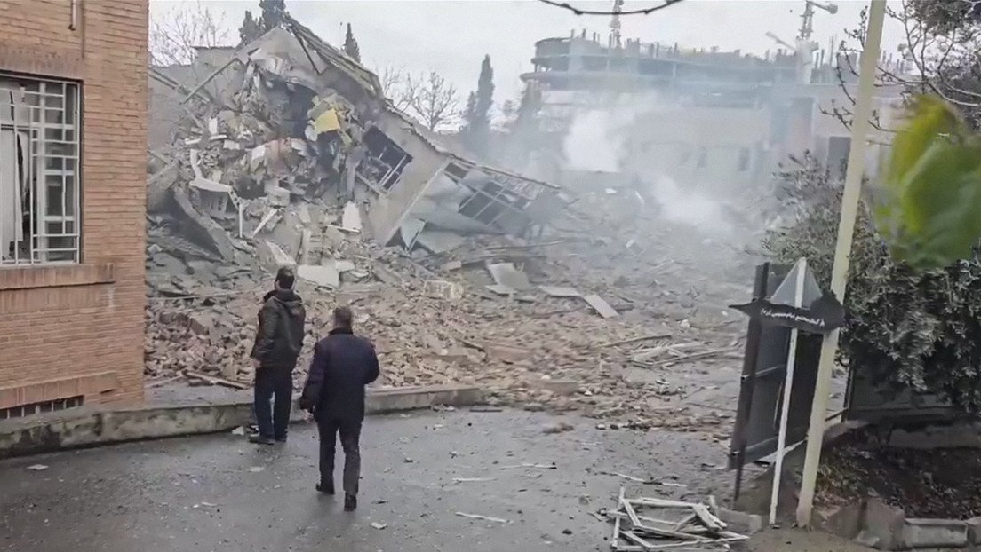 ActualidadRT's tweet photo. 🏫⚡️Universidad de Teherán REDUCIDA A ESCOMBROS humeantes por ataque EE.UU. e Israel

VIDEO: 
https://t.co/F5AeBWaInZ https://t.co/wZouMrNmpc