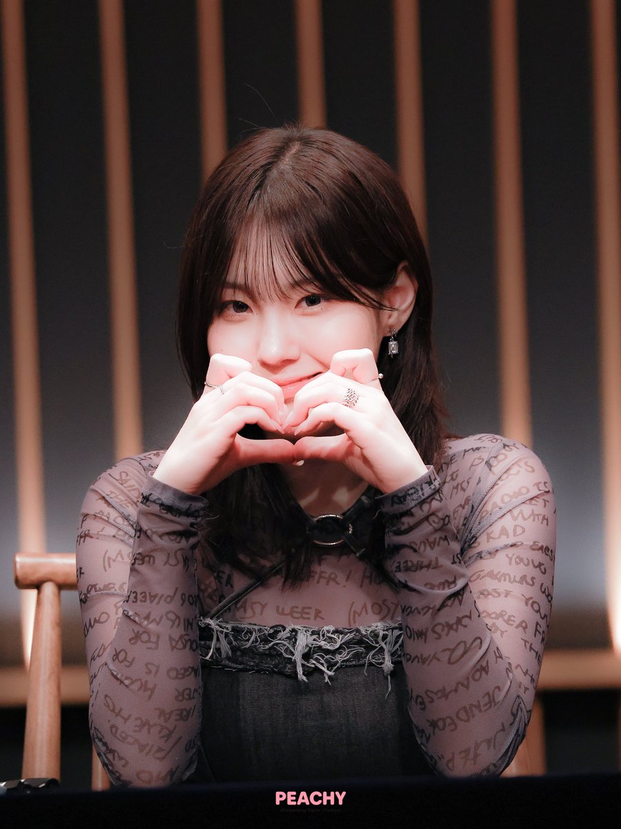 ᴘᴇᴀᴄʜʏ tweet media